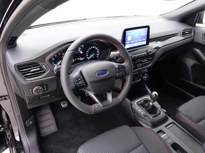 Ford Focus 1.5i Ecoboost 182 Clipper ST-Line Business + Design Pack Image 8