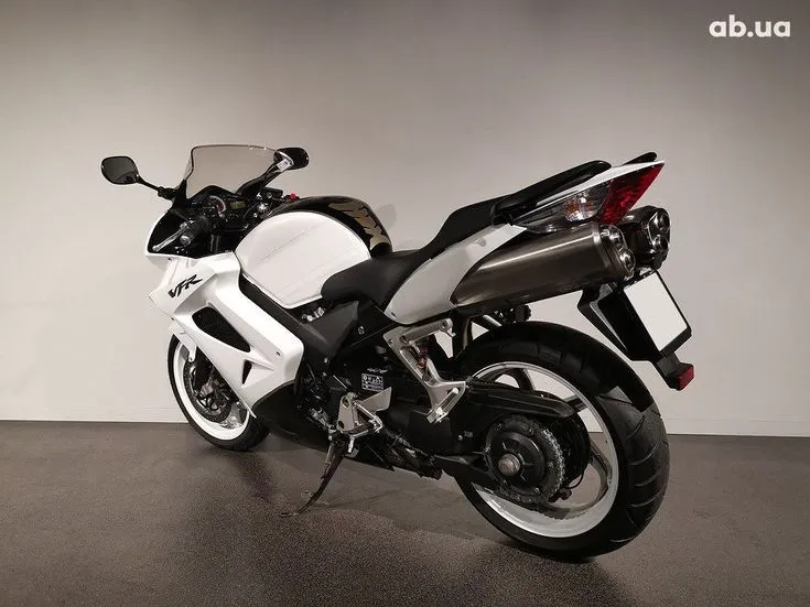 Honda VFR Image 7